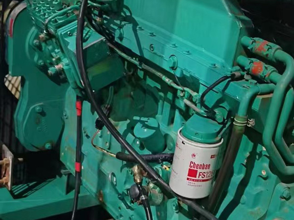 庆城如何确定新的发电机组控制系统是否与原系统兼容？