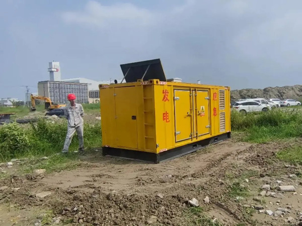 庆城200KW柴油发电机机组每小时的油耗量受哪些因素影响？