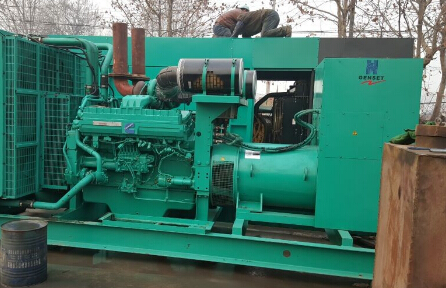 庆城发电机组如何判断水冷式机油散热器内部是否需要清洗？